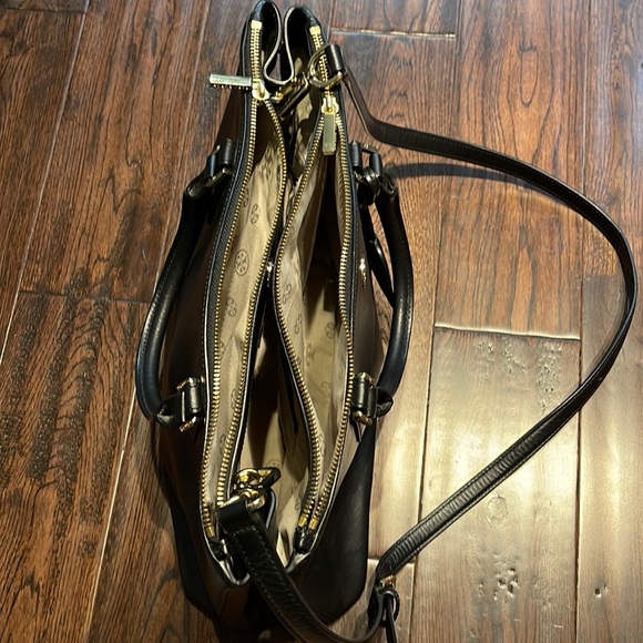 Tori Burch Black leather double zip Tote - Picture 3 of 4
